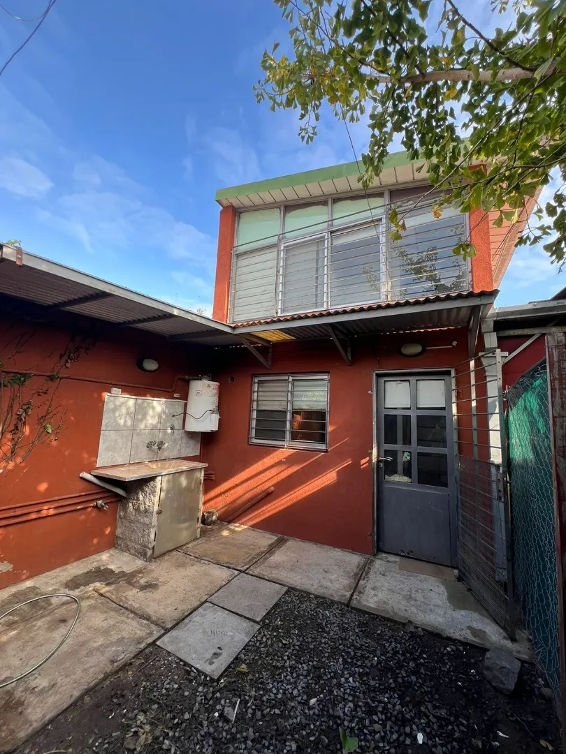 Apartamento de dois ambientes com pátio em Lomas de Zamora