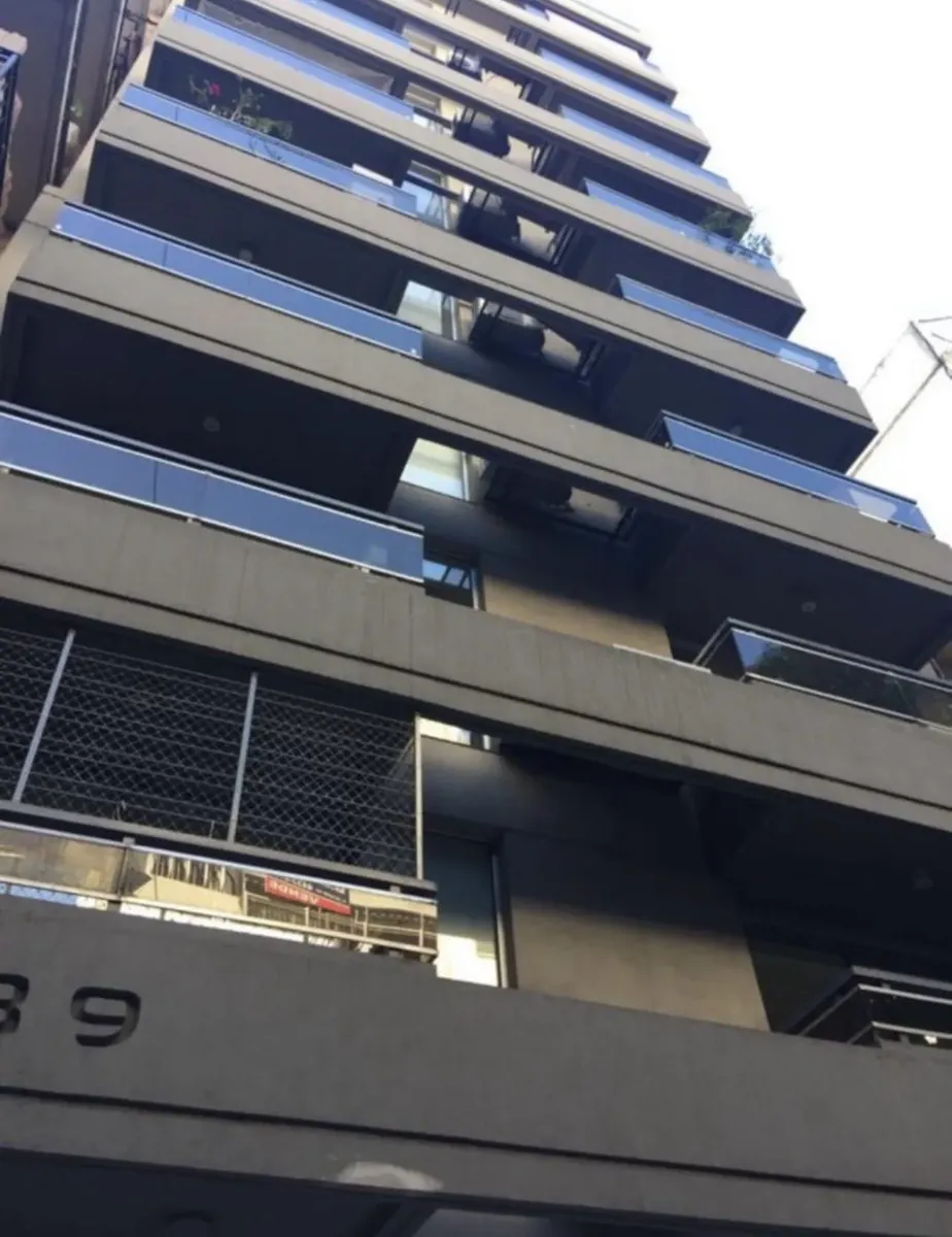 Kitnet com balcão de frente em Palermo Hollywood