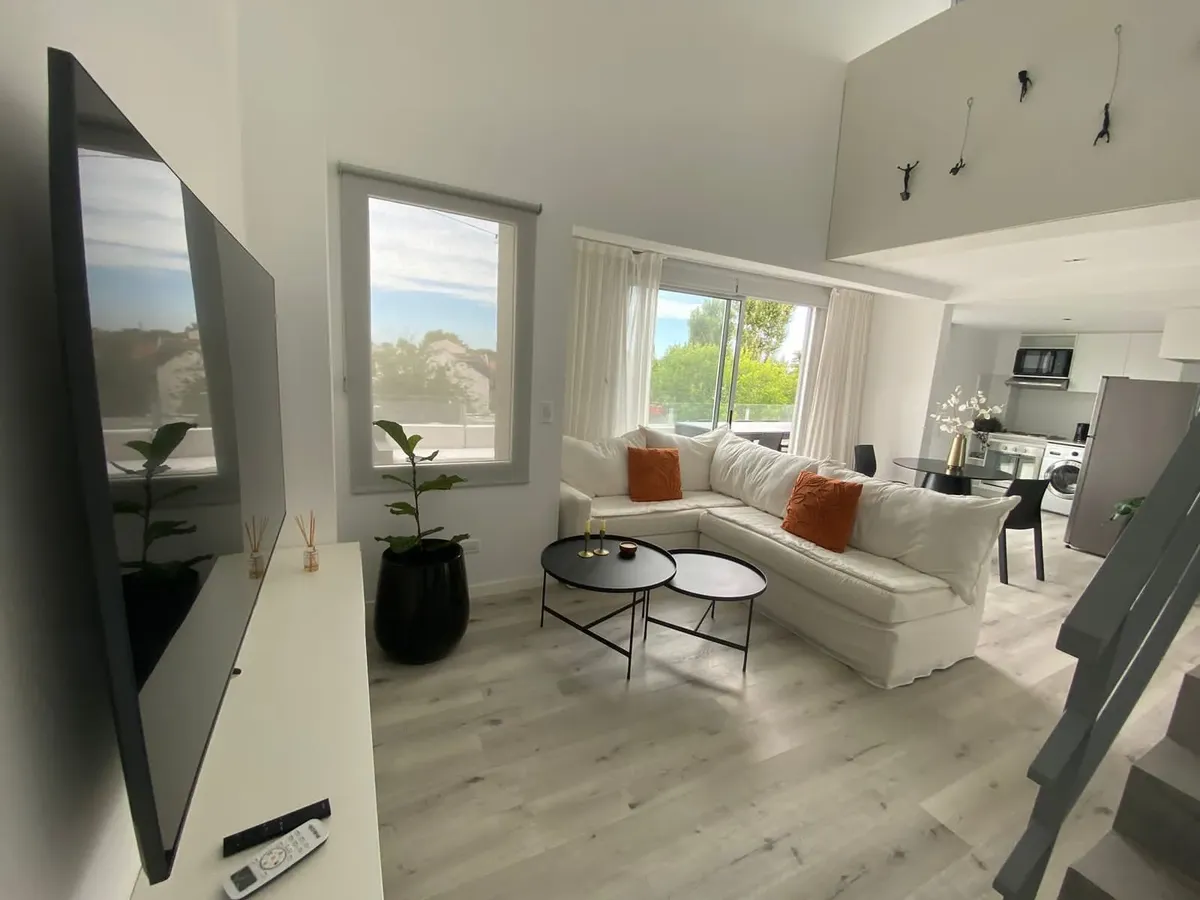 Departamento de 2 ambientes amoblado con balcón terraza en Vicente López
