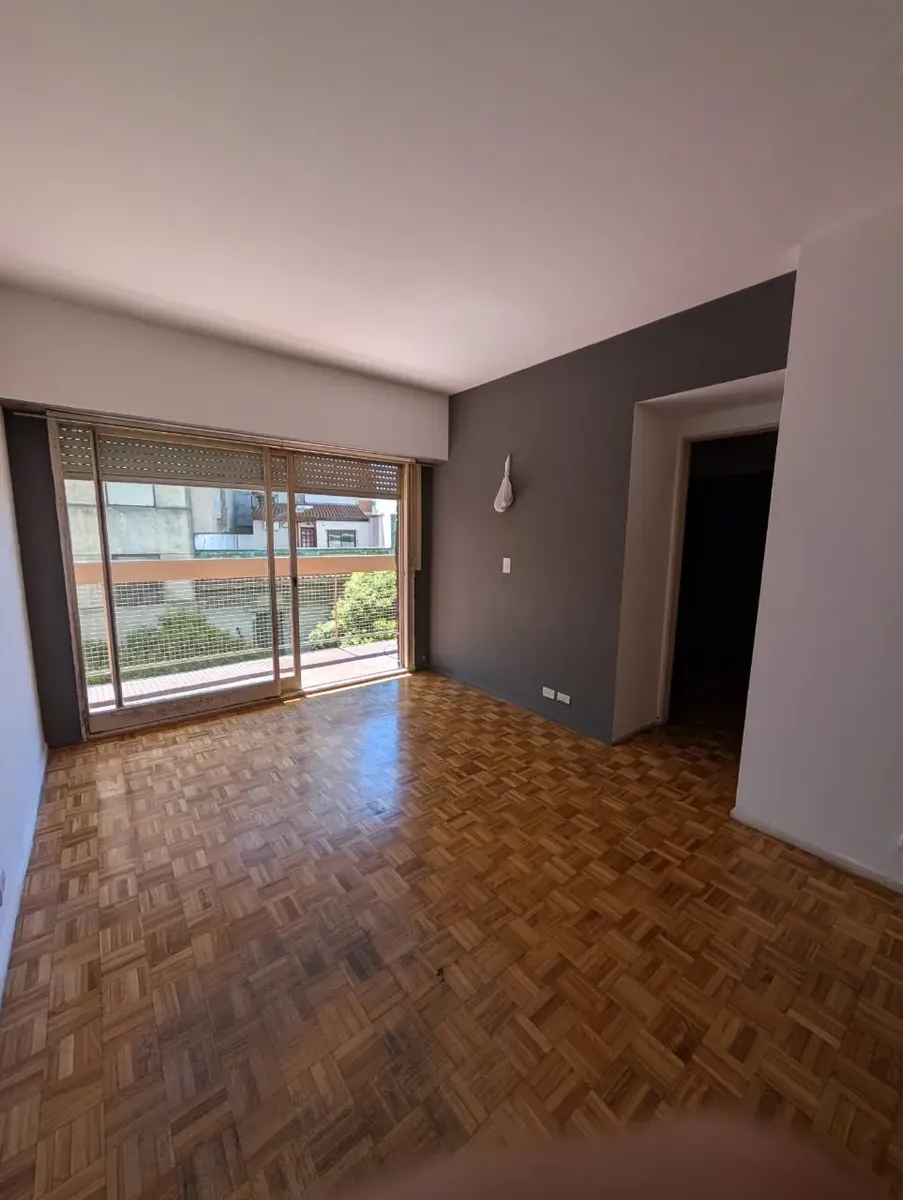 Apartamento de dois ambientes com varanda em Balvanera