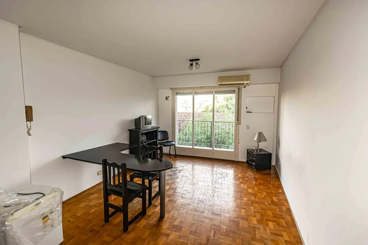 Partly furnished studio apartment with balcony in Recoleta