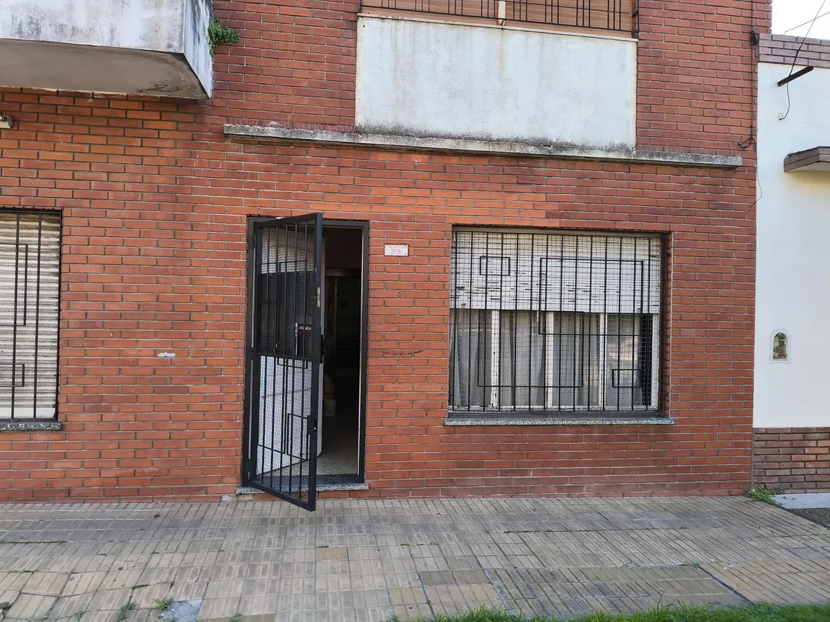 Ground-floor PH studio-style unit near Hospital Anchorena