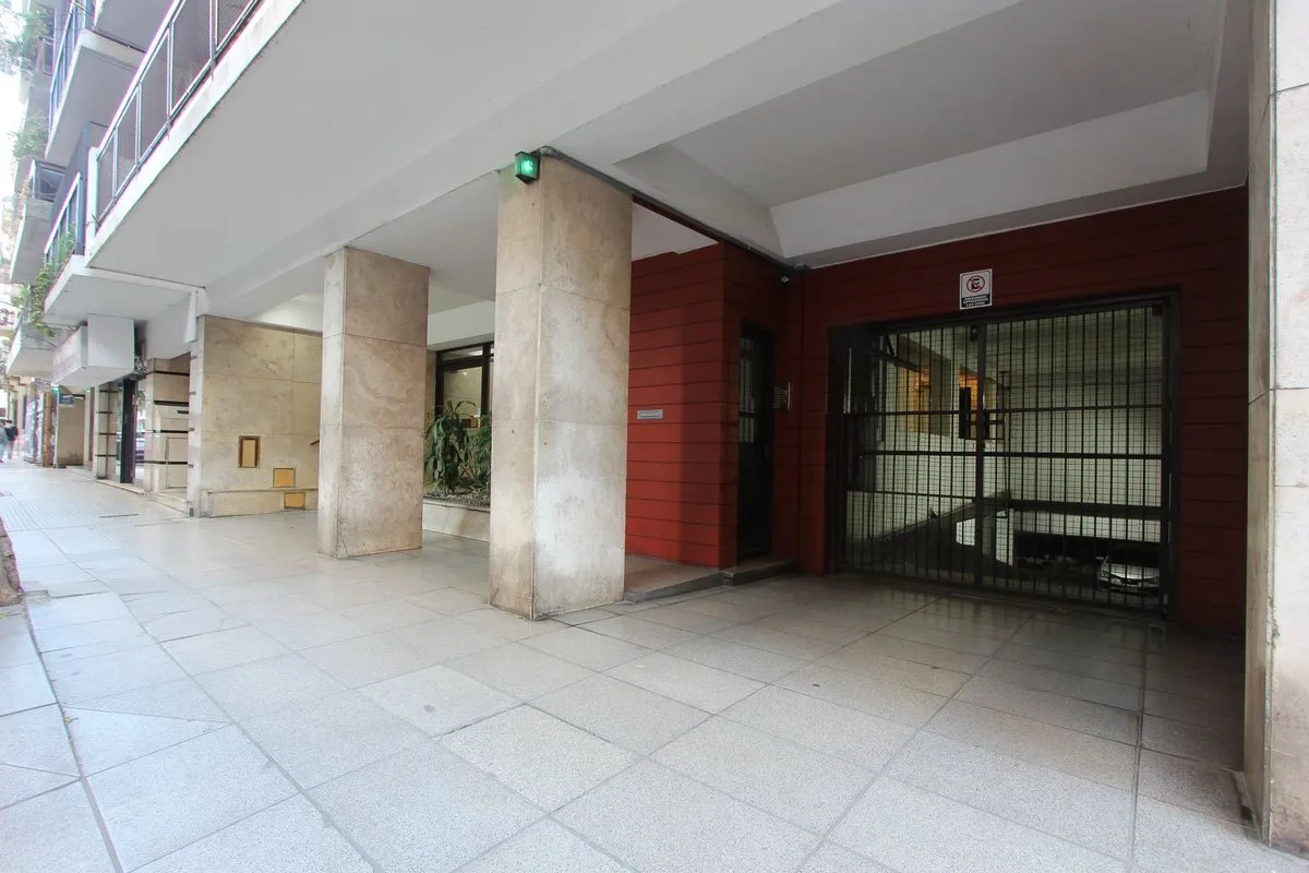 Three-bedroom apartment in Belgrano with parking space