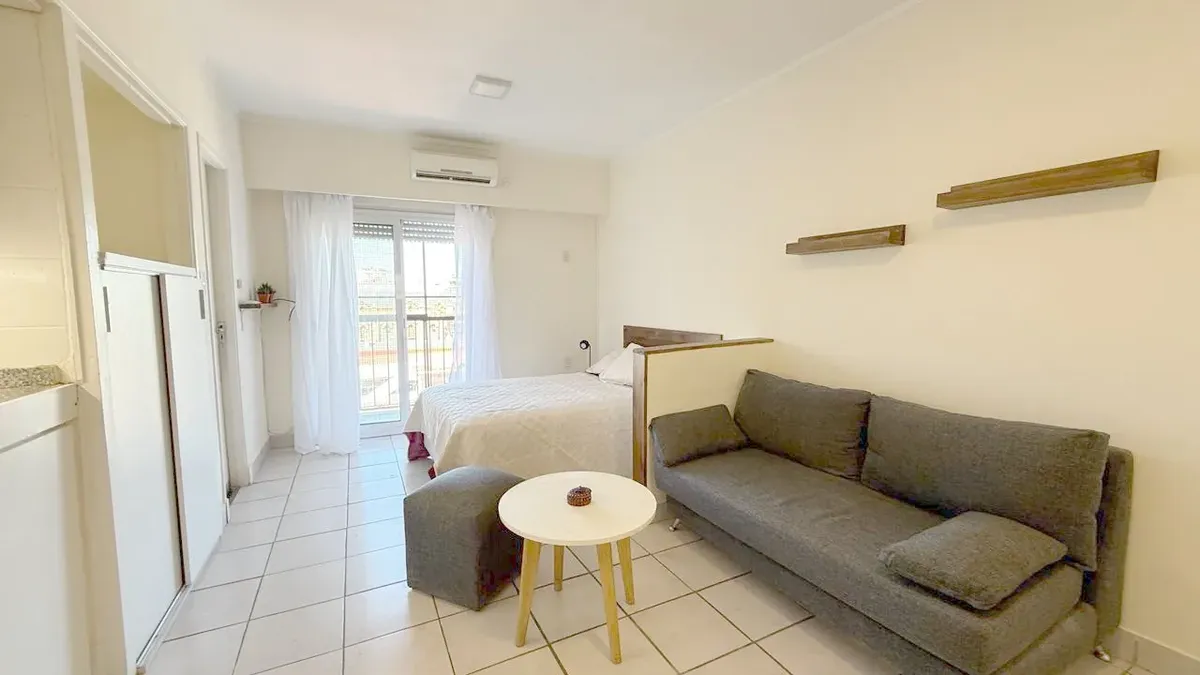 Furnished studio apartment with balcony in Recoleta