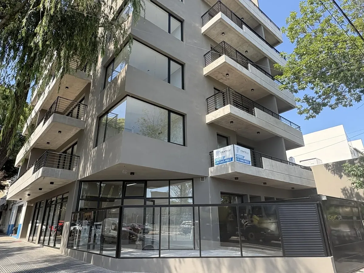 Monoambiente a estrenar con patio y cochera en Villa Urquiza