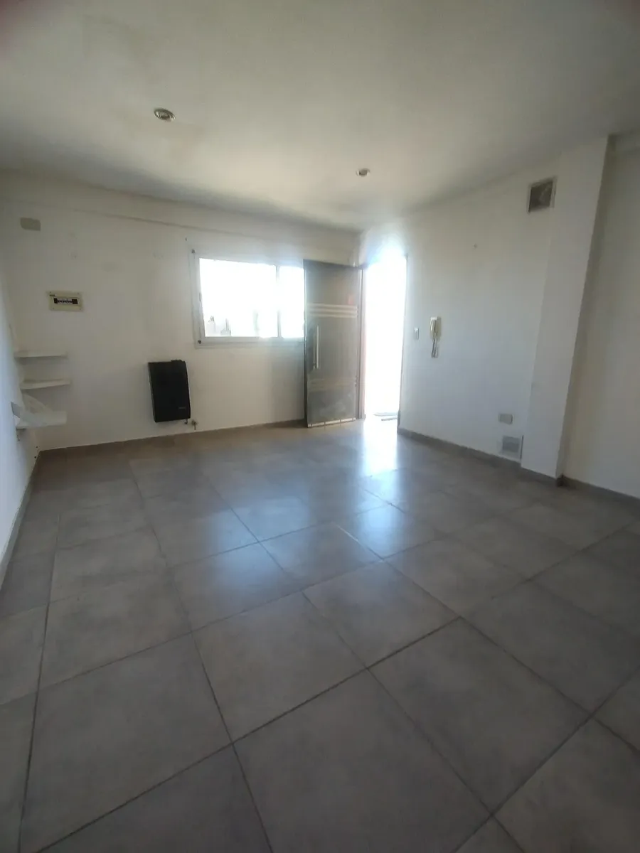Departamento Dos Ambientes 2 Piso Por Escalera Con Cochera Berazategui Oeste