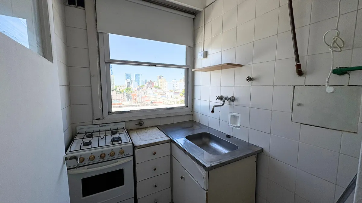 Apartamento de dois ambientes com varanda corrido e vista aberta em San Telmo