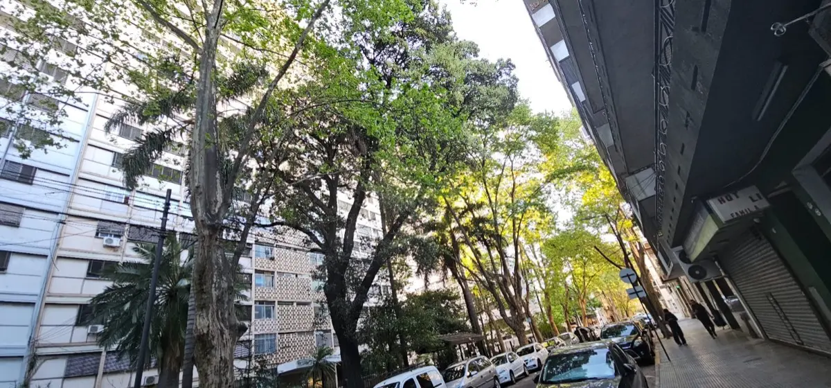 Three-room apartment with front balcony in Flores