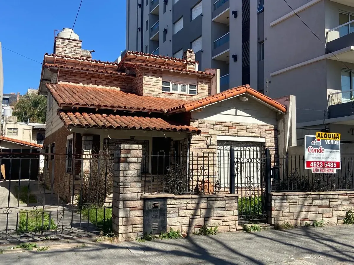 Коммерческое здание с пристроенной квартирой в Ituzaingó Norte