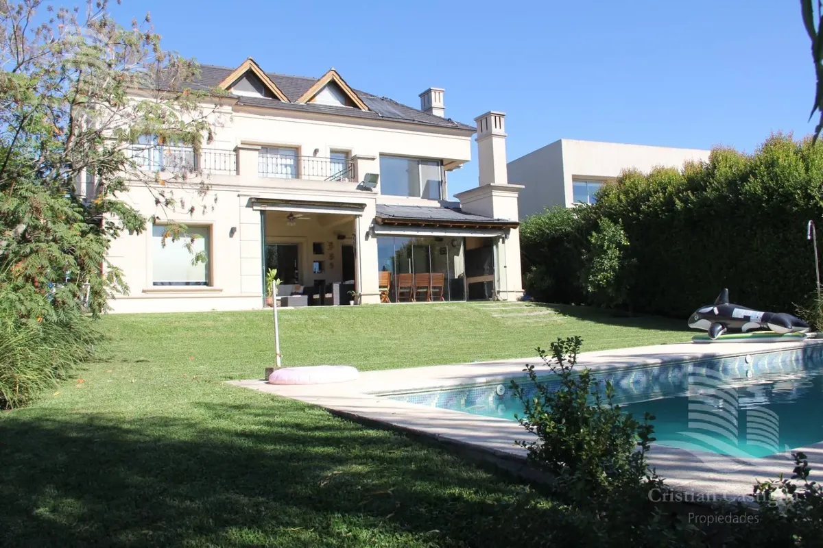 Four-bedroom three-storey house for rent in Los Sauces, Nordelta, Tigre