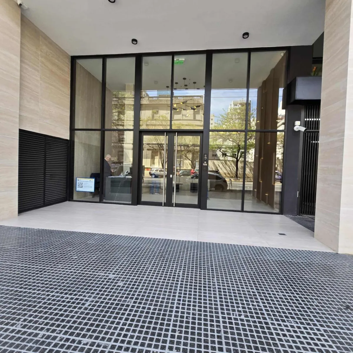 Apartamento de dois ambientes novo no 1º andar com grande pátio em Belgrano