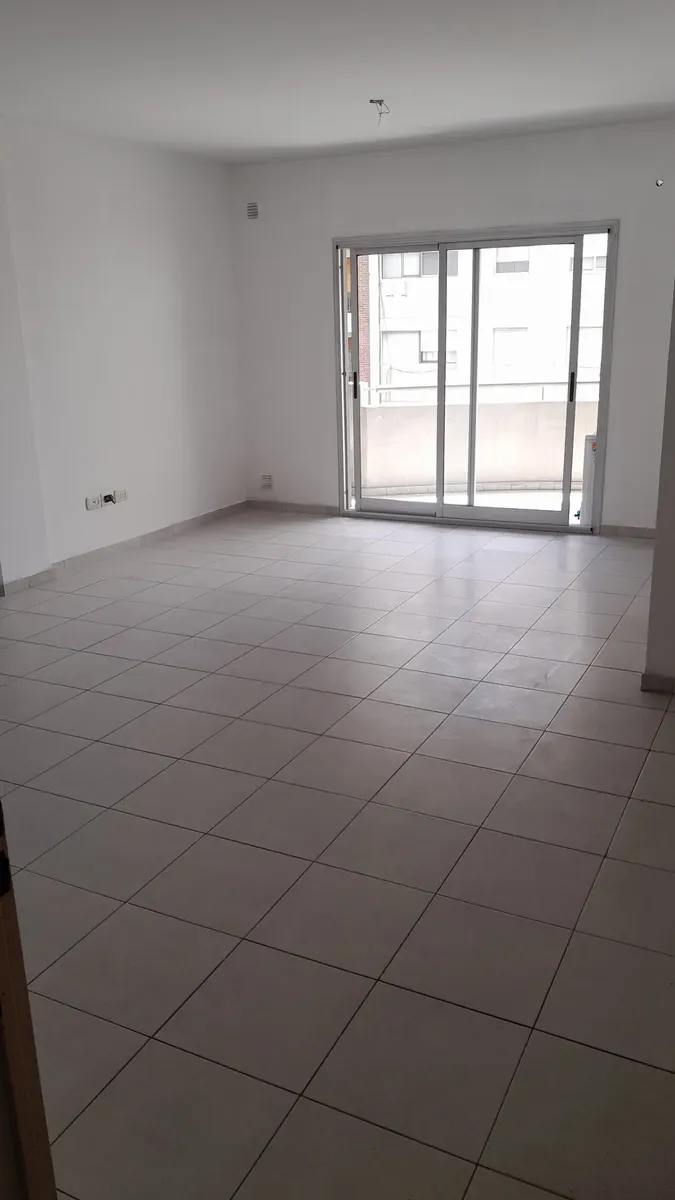 Apartamento de 2 quartos em La Plata com vaga descoberta