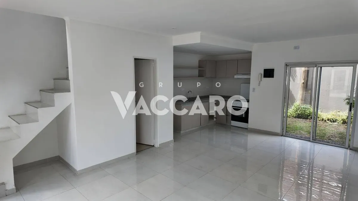 Apartamento duplex de 3 ambientes (2 dormitórios) em Ituzaingó Norte