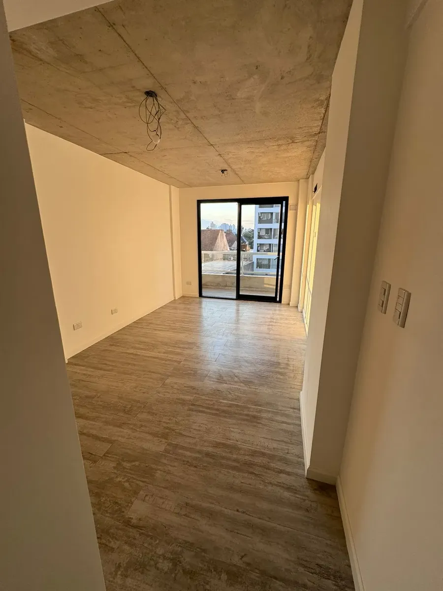 Monoambiente con balcón en Temperley