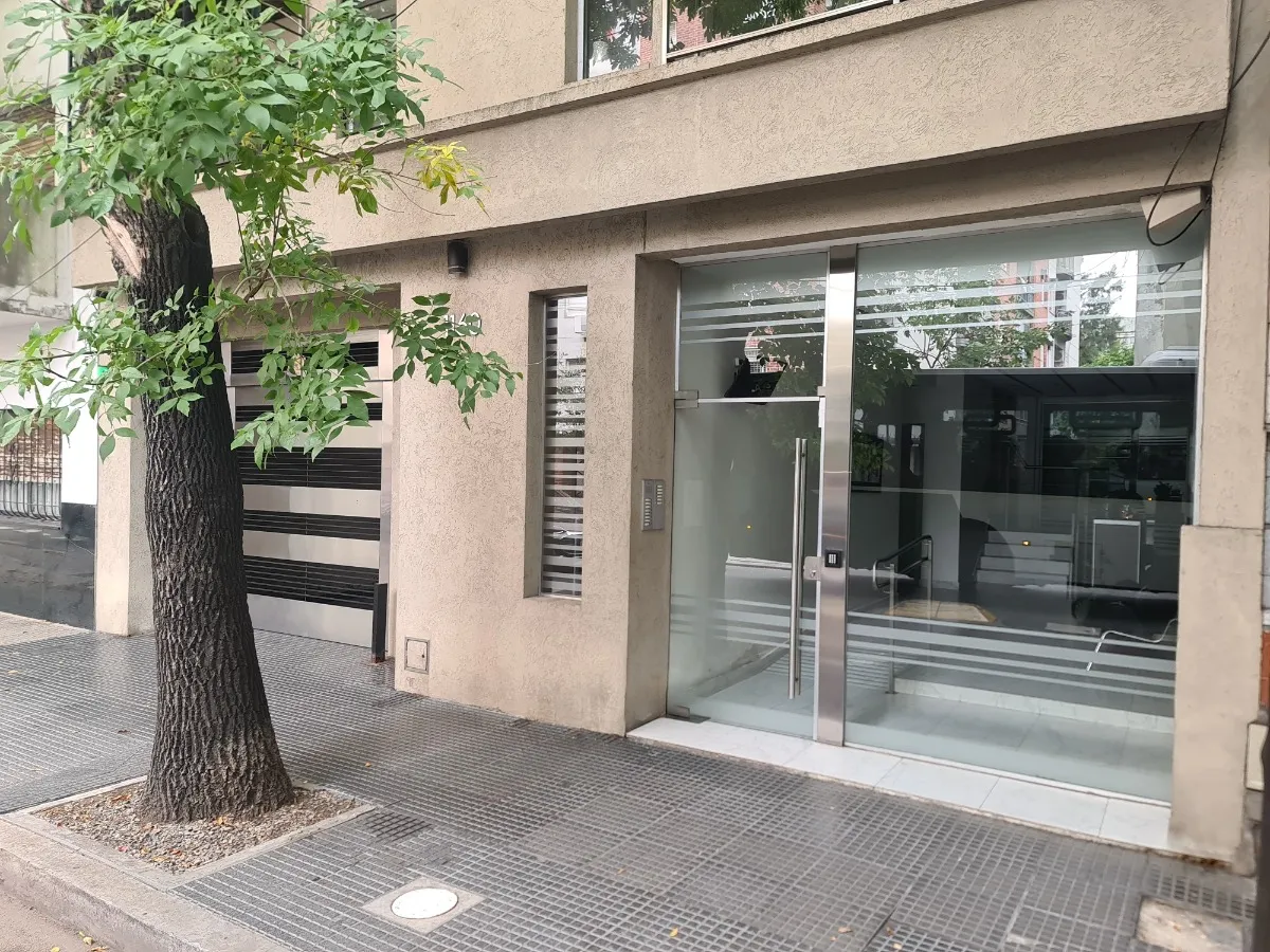 Semipiso de 2 ambientes con cochera y balcón en San Cristóbal