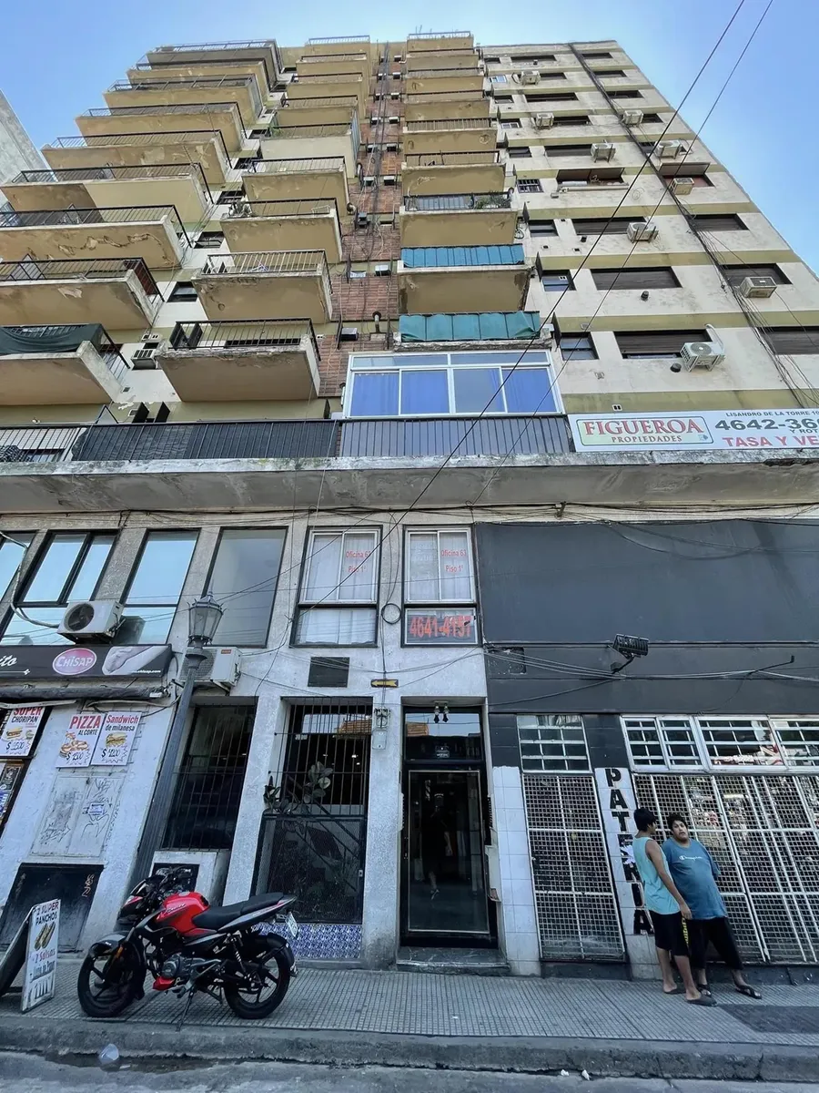 Apartamento de dois ambientes com varanda em Liniers