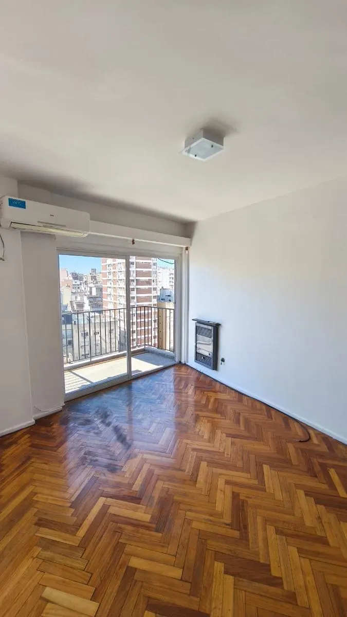High-floor two-bedroom apartment with open views in Recoleta