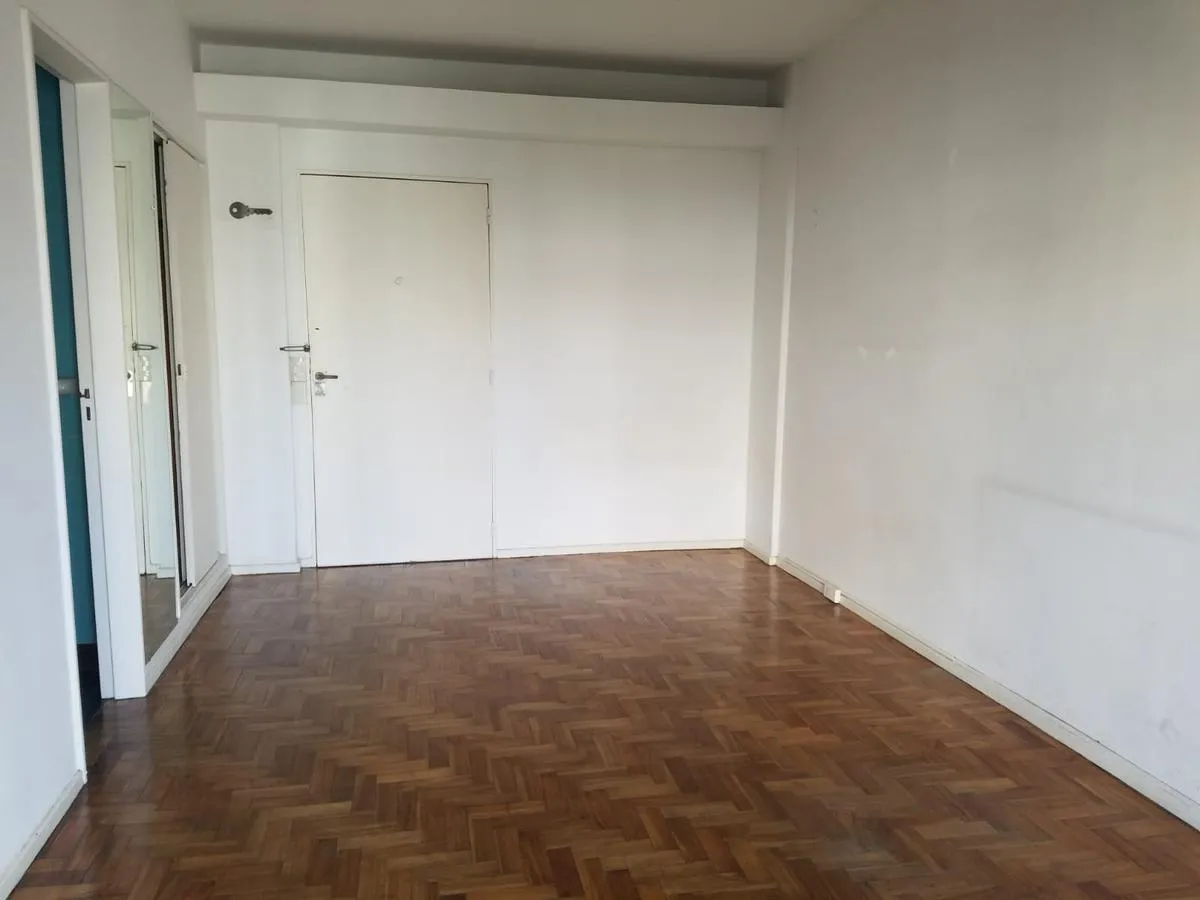 Квартира-студия в Recoleta с балконом на улицу