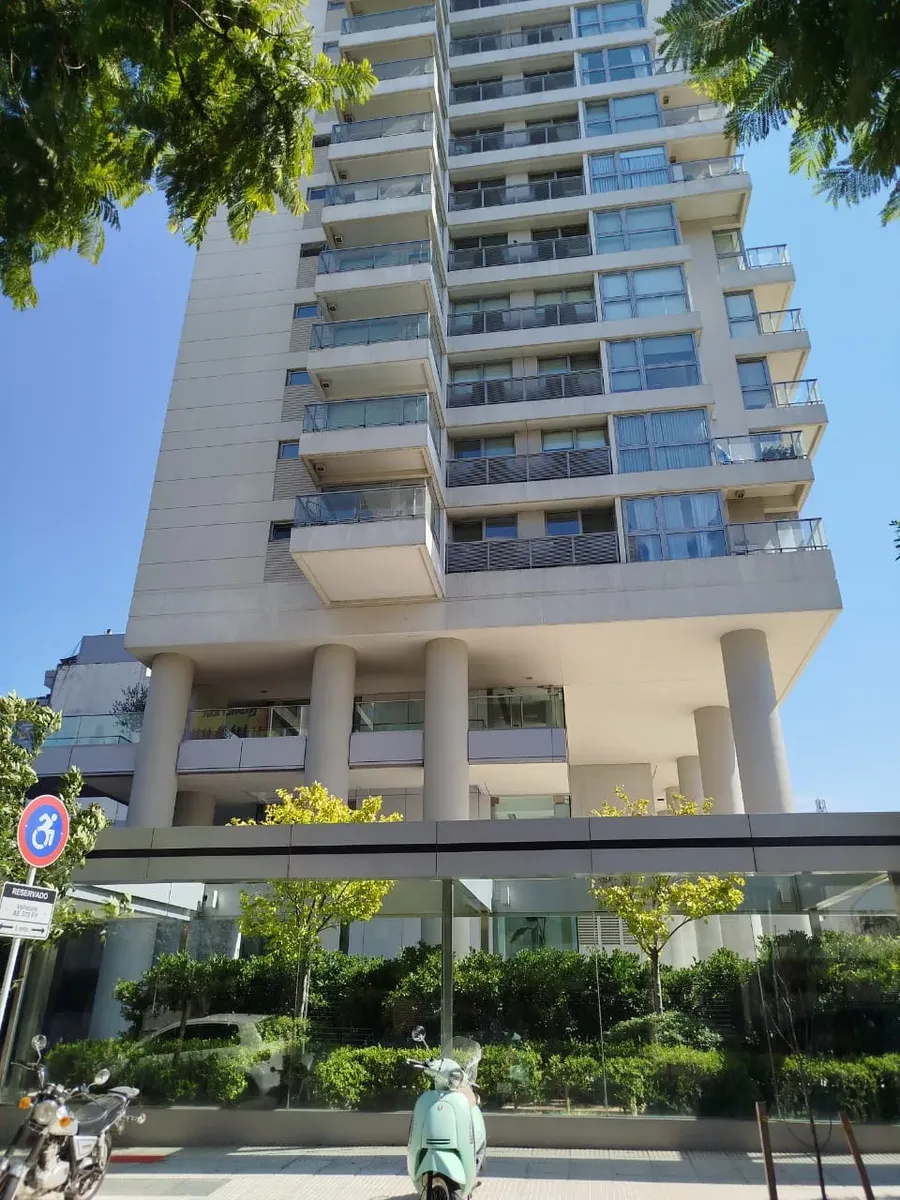 Apartamento de dois ambientes com 1 quarto, vaga e depósito em Núñez