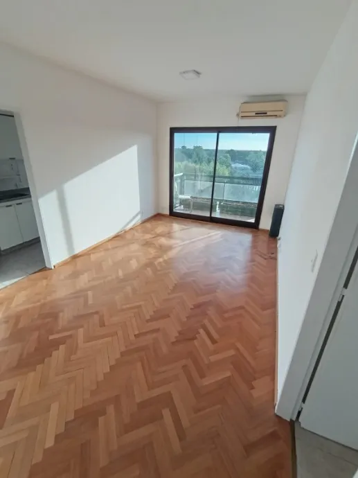 Departamento de 3 ambientes con cochera en Tigre