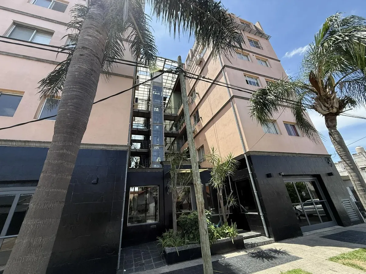 Three-room apartment for rent in Ramos Mejía