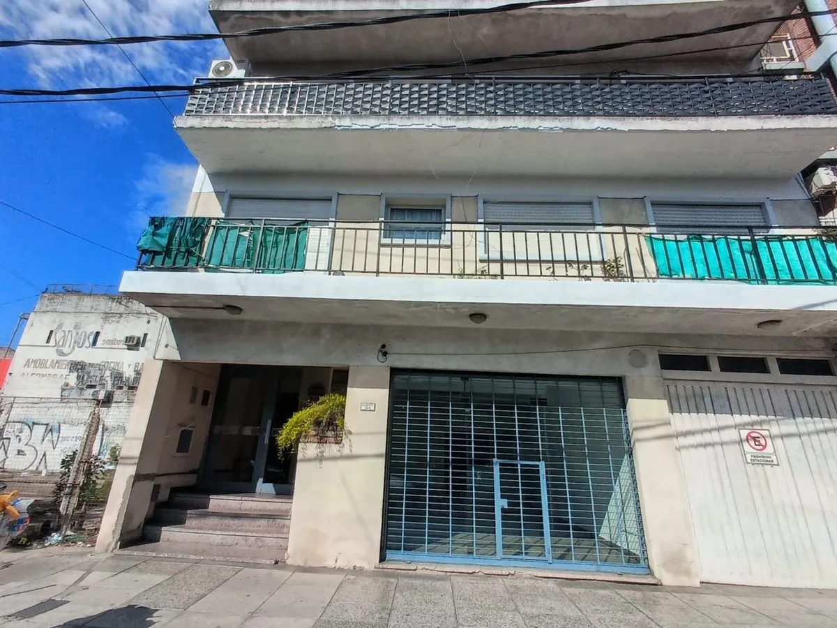 Apartamento de dois ambientes no centro de Morón, 5º andar