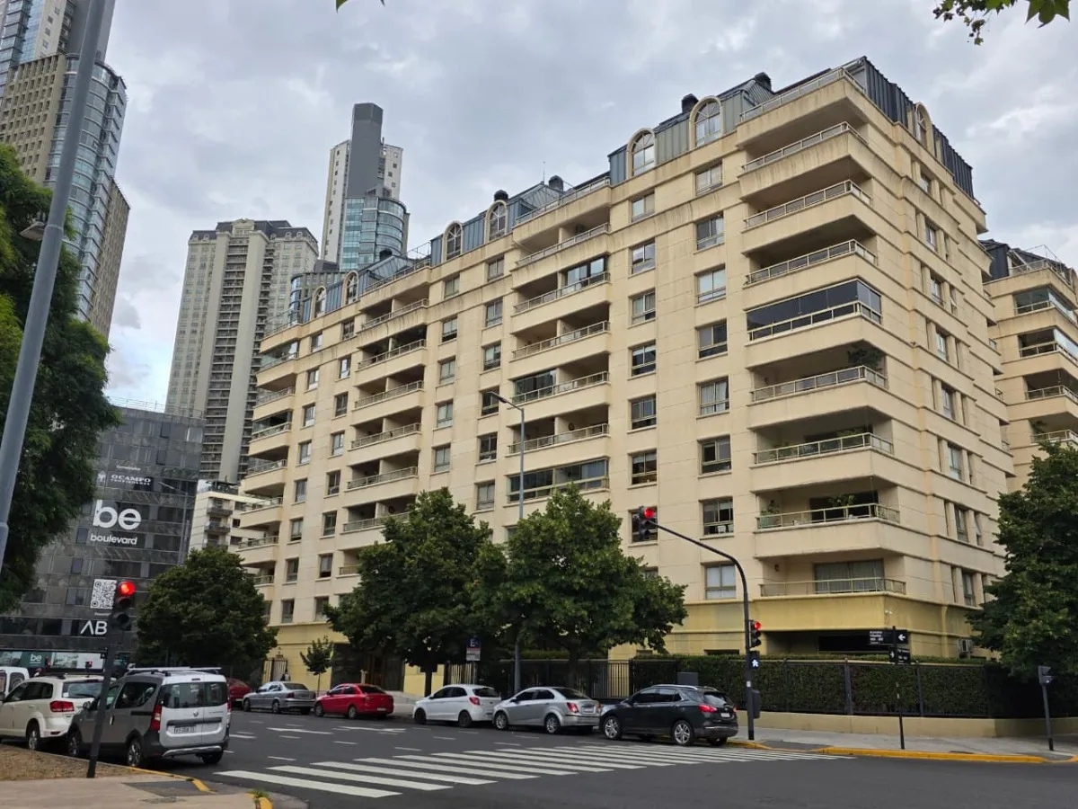 Apartamento de 3 ambientes com 2 quartos e vaga dupla em Puerto Madero