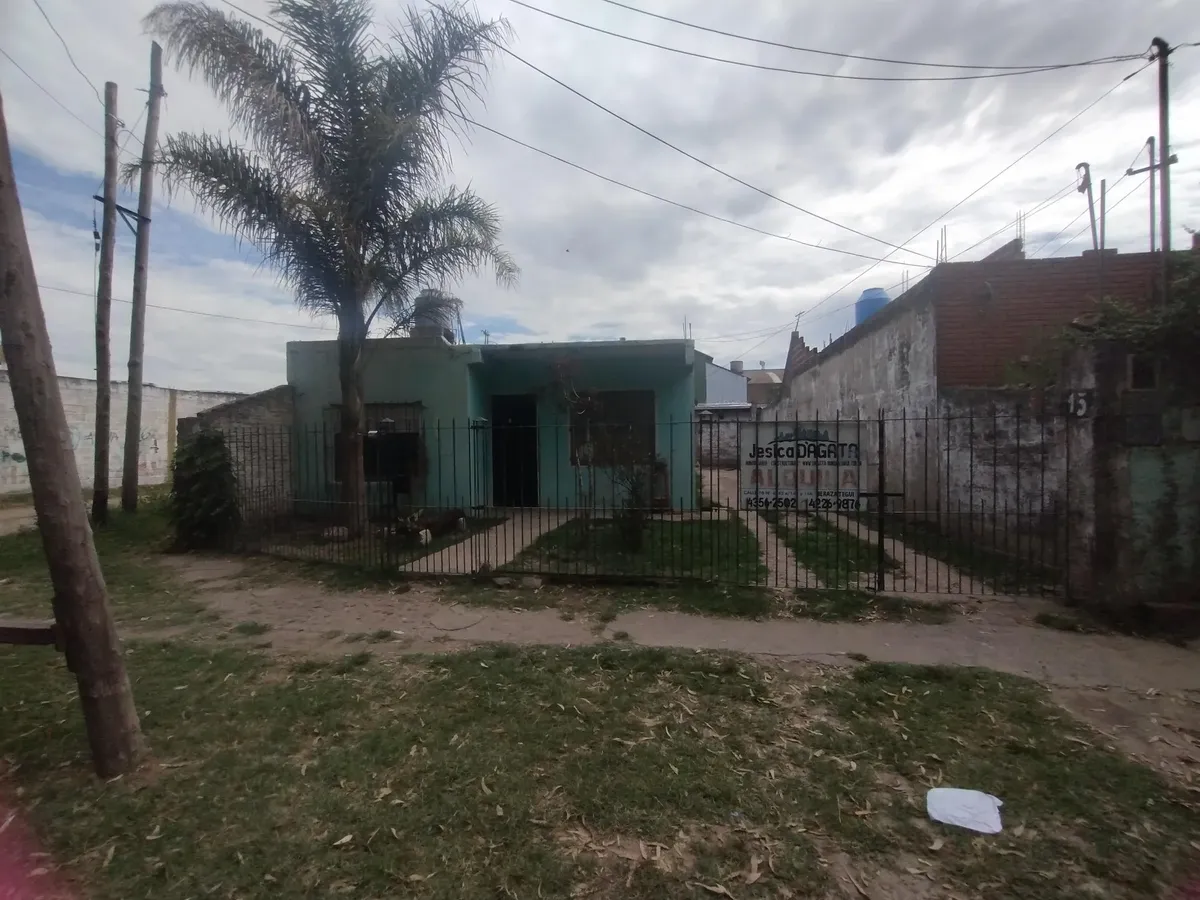 Casa 3 Ambientes Con Entrada De Auto Y Parte Berazategui Oeste