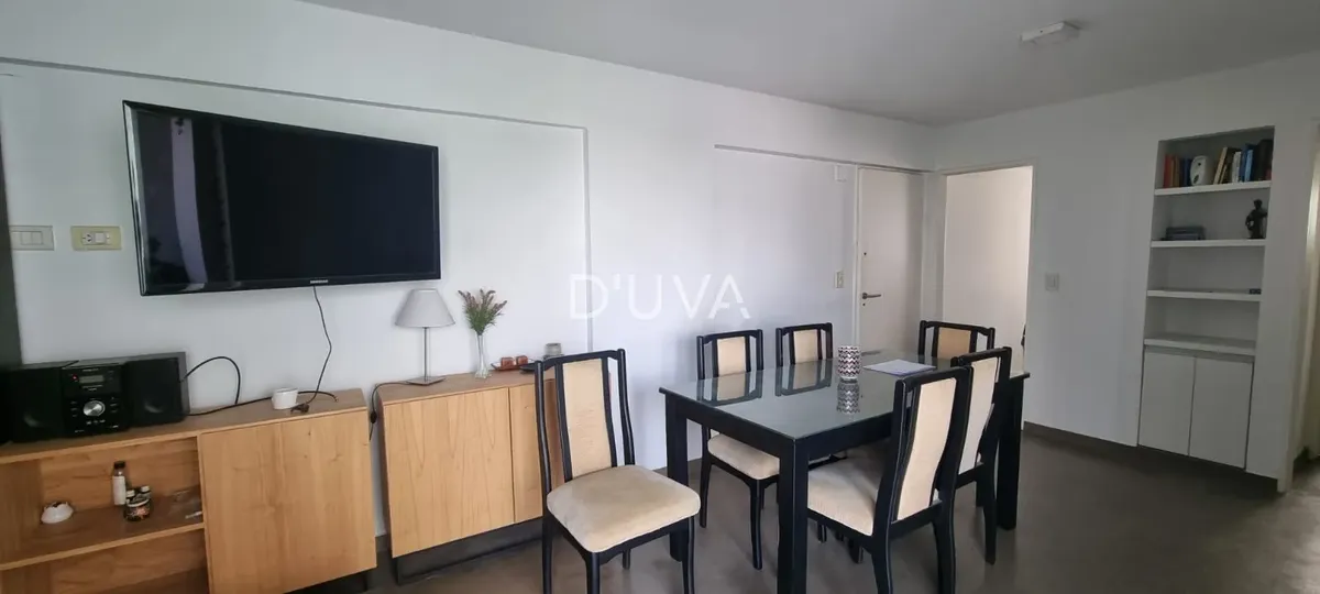 Apartamento de 2 dormitórios com varanda fechada em La Plata