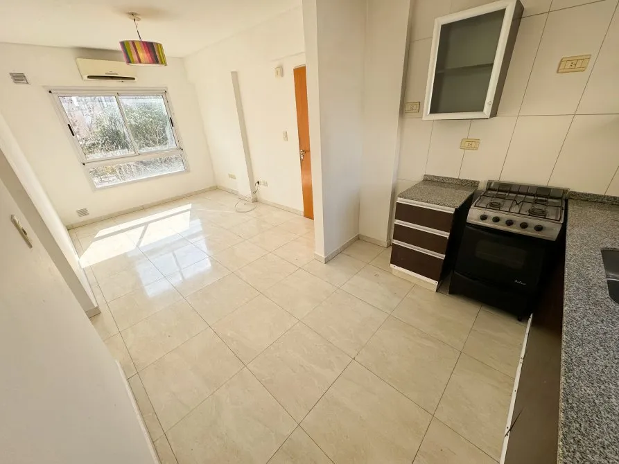 Departamento de 3 ambientes al frente en Lanús Este