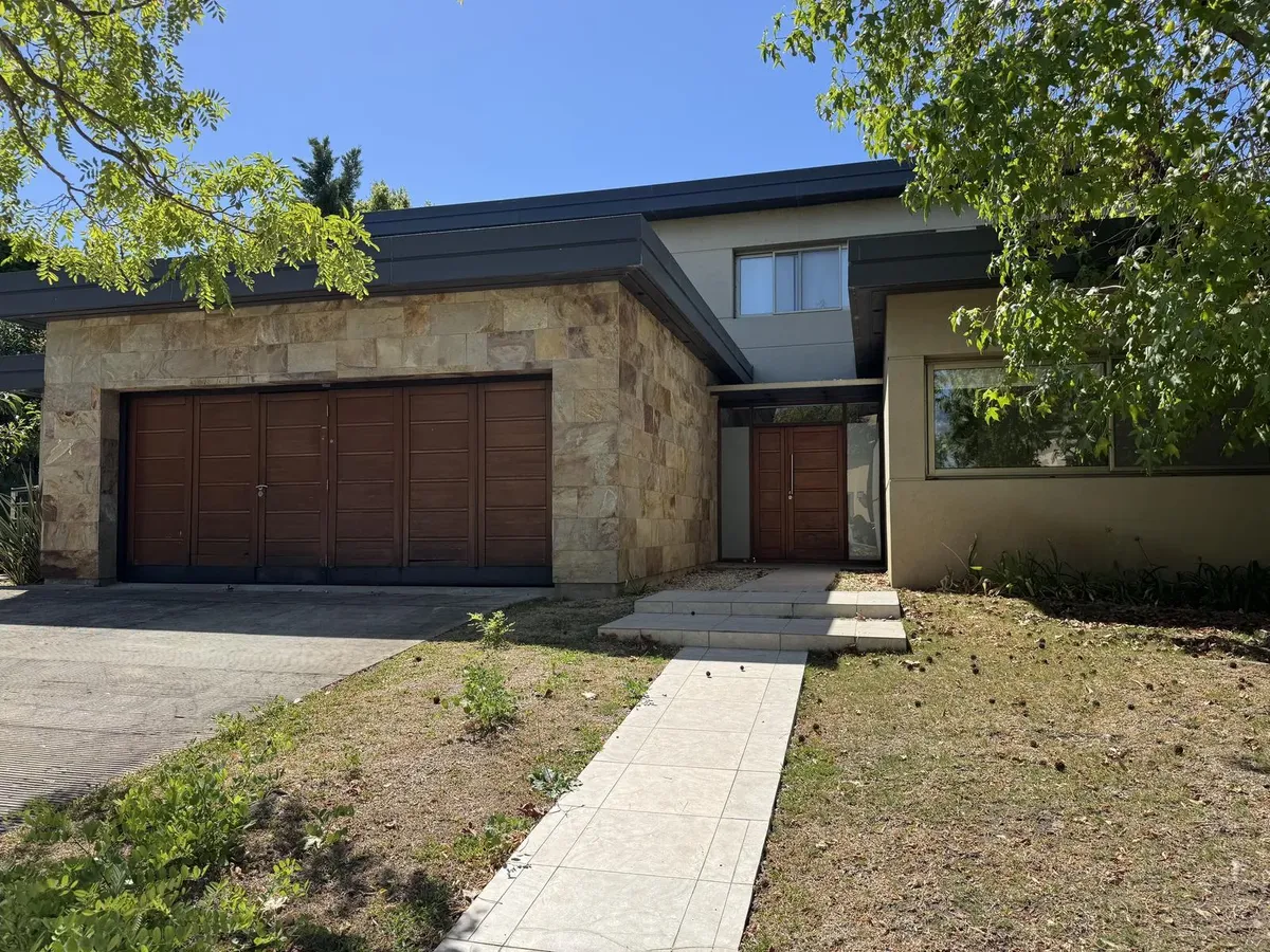 Four-bedroom house in Castores, Nordelta (Tigre)