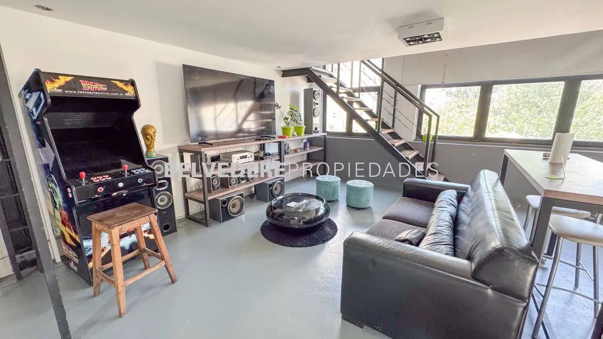 Loft amoblado de 2 ambientes con dormitorio en suite en Monserrat