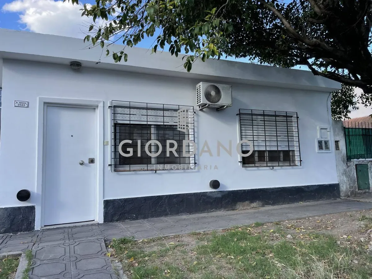 PH de 3 ambientes al frente en Castelar, Morón
