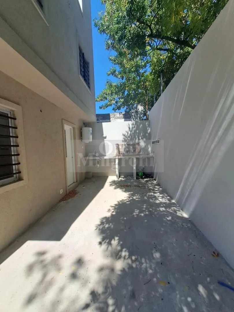 Dúplex de 3 ambientes con patio y parrilla en Lomas de Zamora