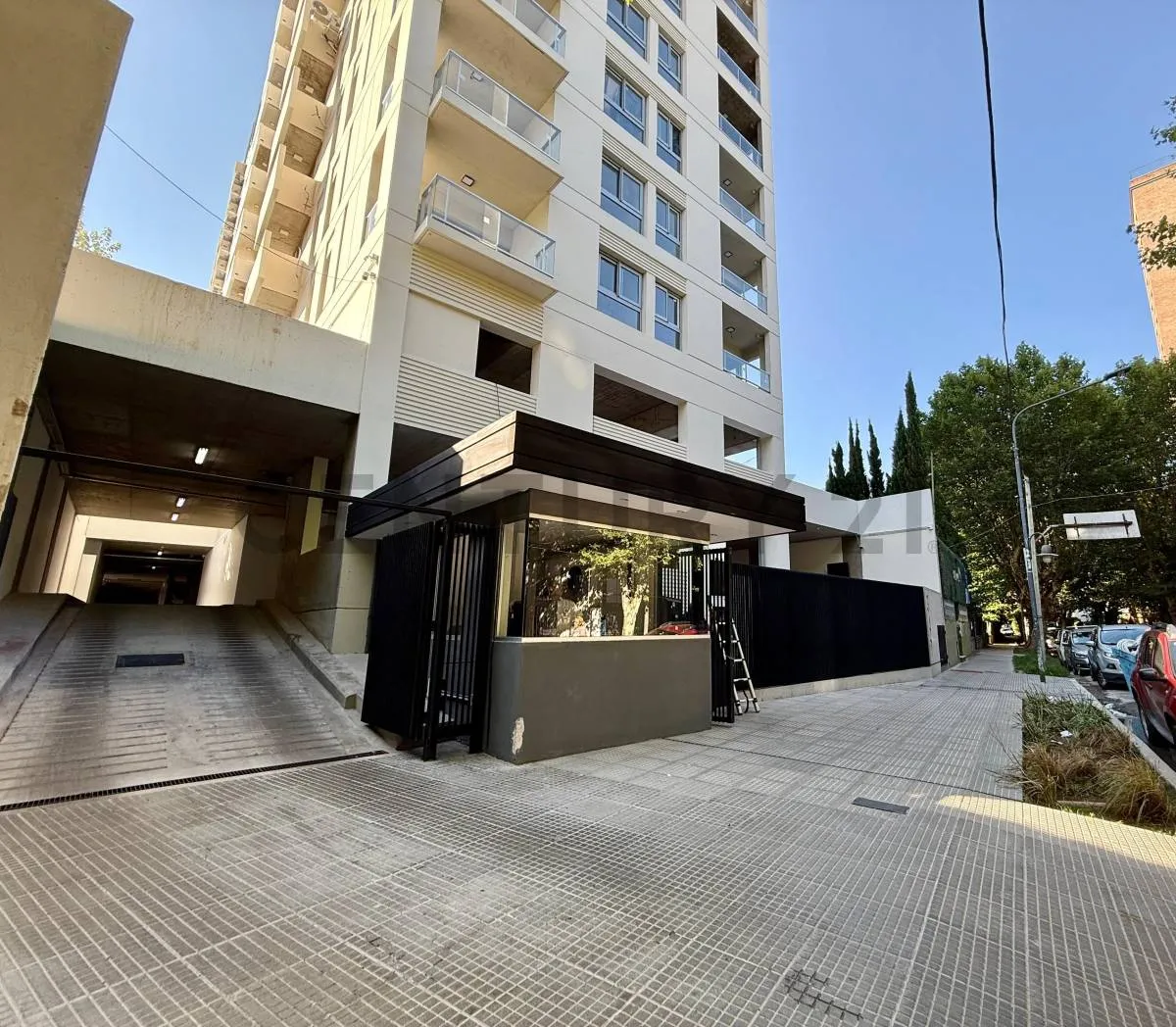 Furnished four-room apartment in Tigre Centro with parking and amenities