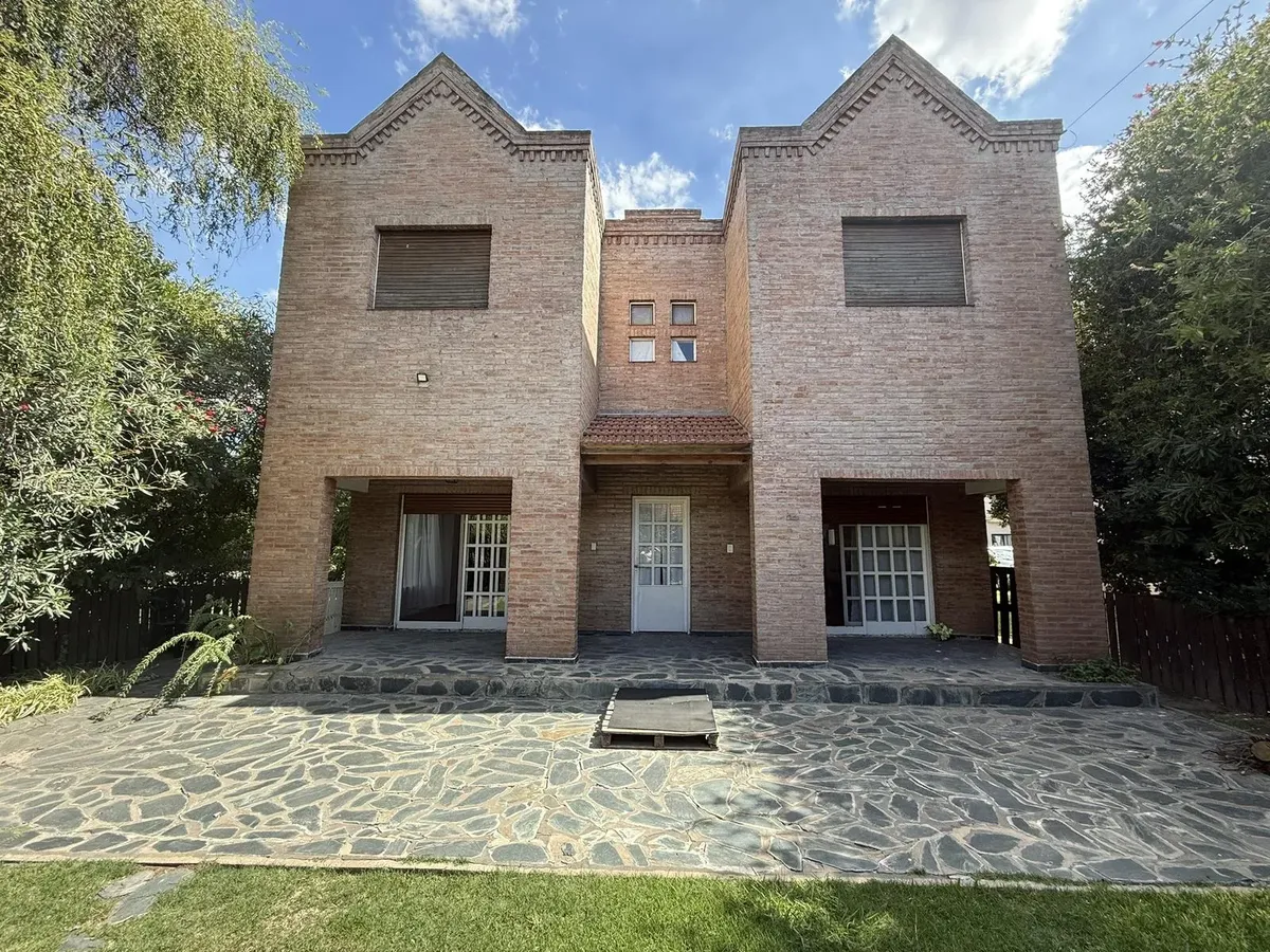 Casa | 5 Ambientes | 4 Dormitorios | Jardín | Cochera Doble | La Cascada