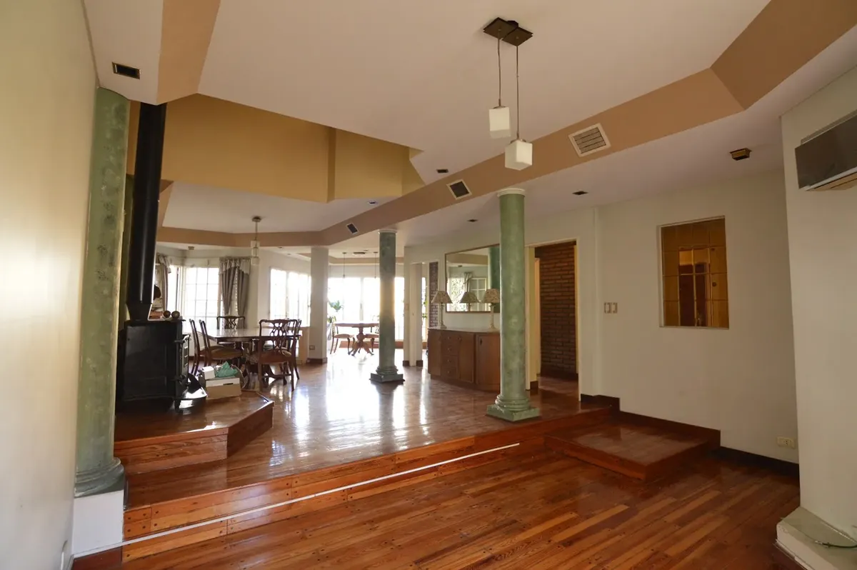 Five-bedroom duplex apartment house in Boedo