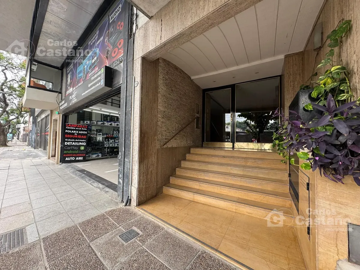 Departamento de 3 ambientes de 77 m² en Vicente López con balcón