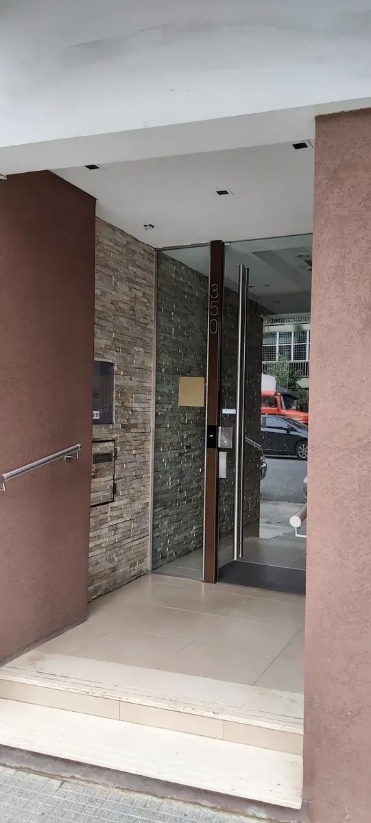 Bright one-bedroom apartment in Flores