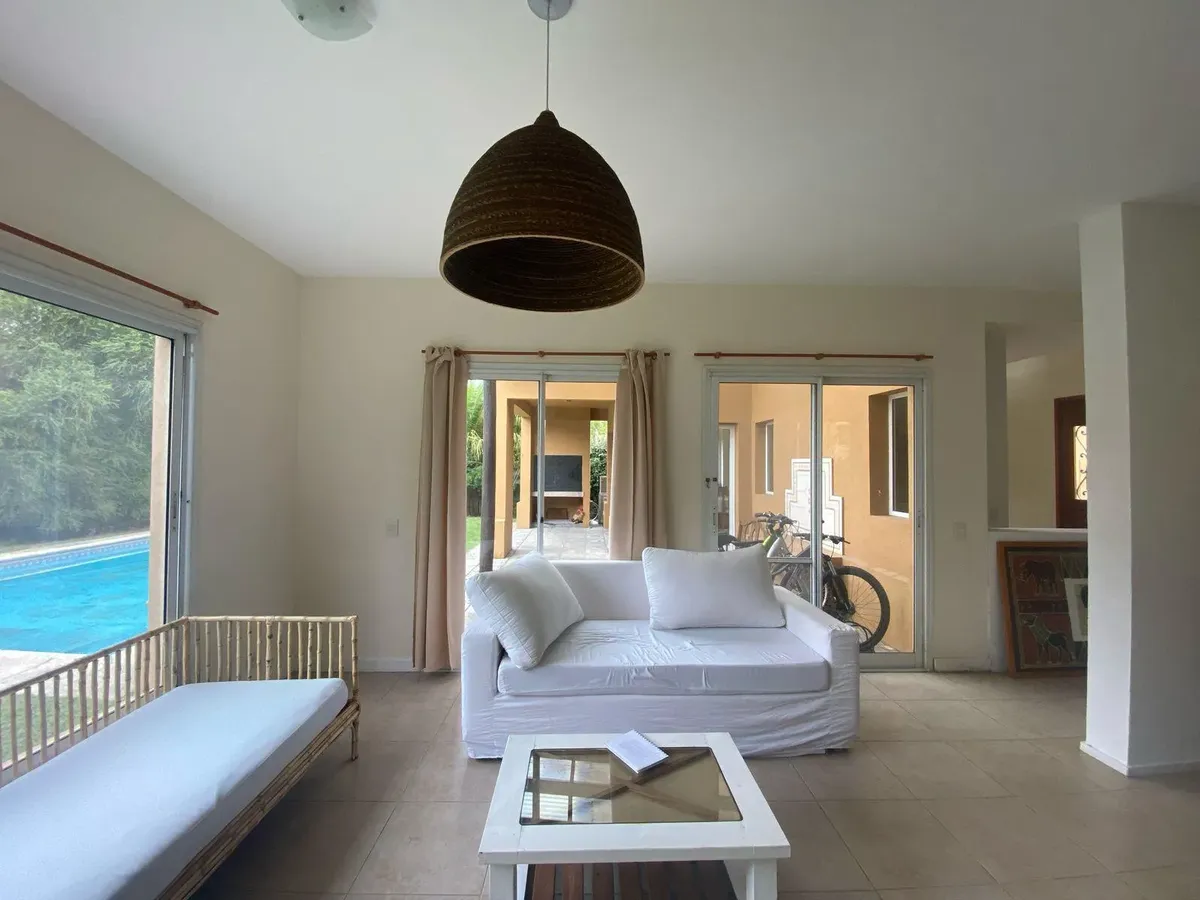 Furnished four-bedroom apartment house in Glorietas, Nordelta (Tigre)