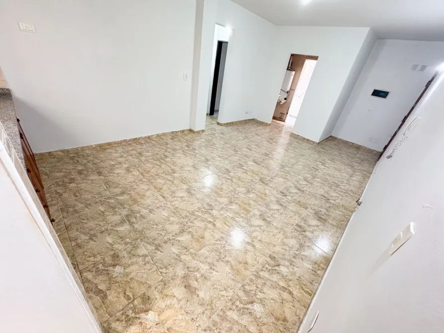 Departamento de 3 ambientes con 2 patios en Lanús Centro