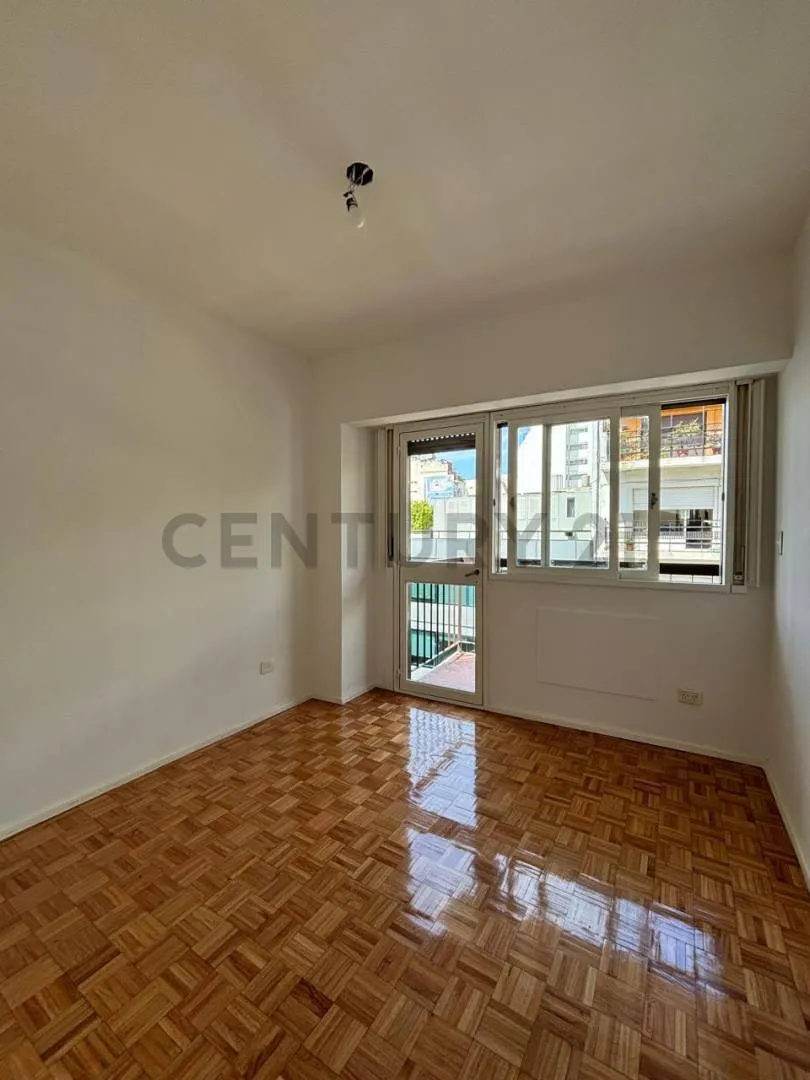 Two-bedroom apartment with balcony in Recoleta