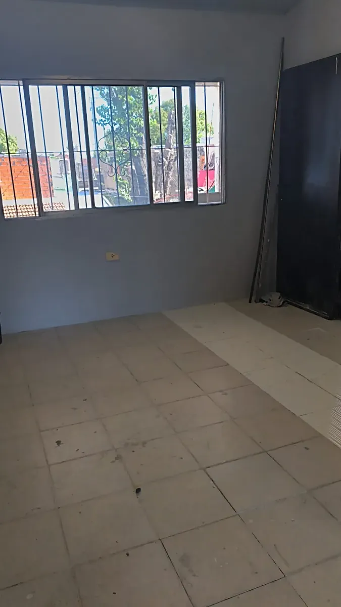 Квартира на первом этаже над уровнем магазинов в Virreyes