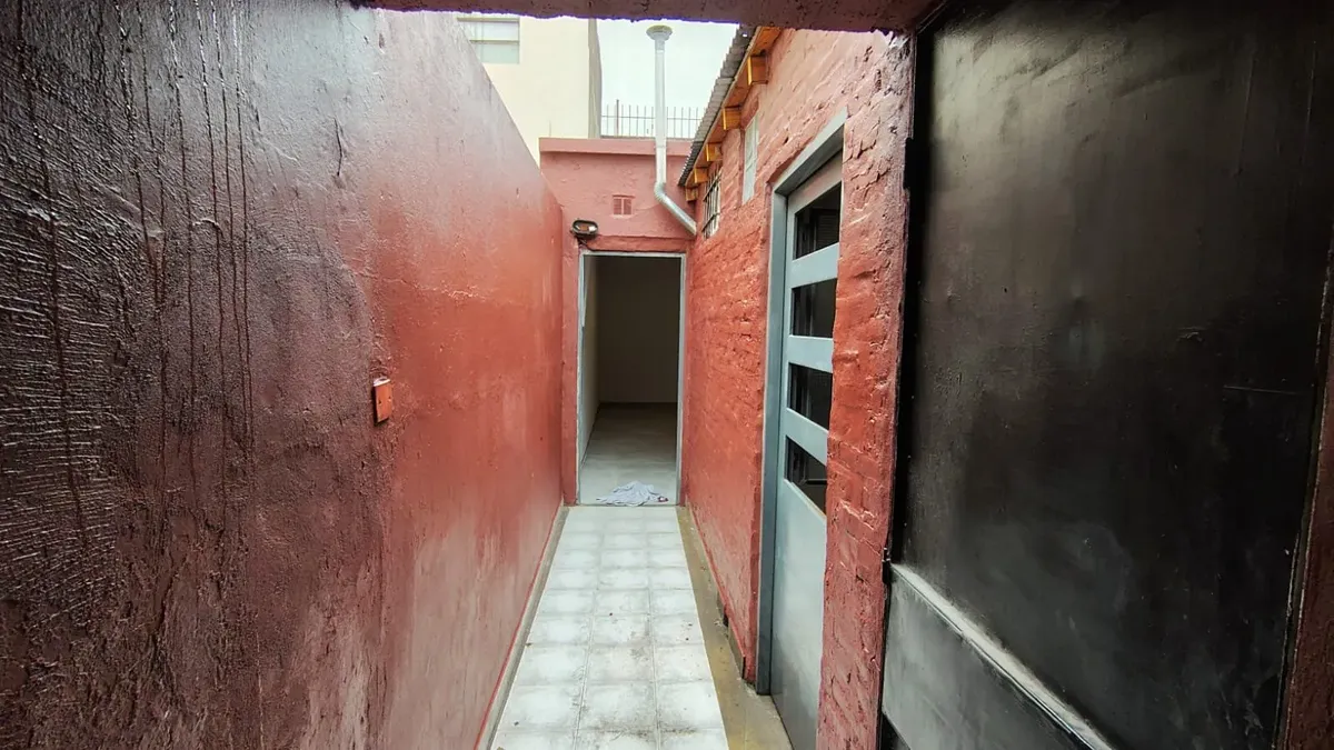 Departamento de 2 ambientes y 1/2 con patio en Morón Centro