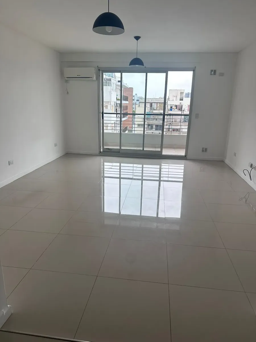 Monoambiente con balcón en Almagro