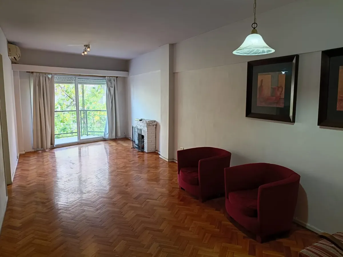 Apartamento de três ambientes com varanda de frente em Las Cañitas