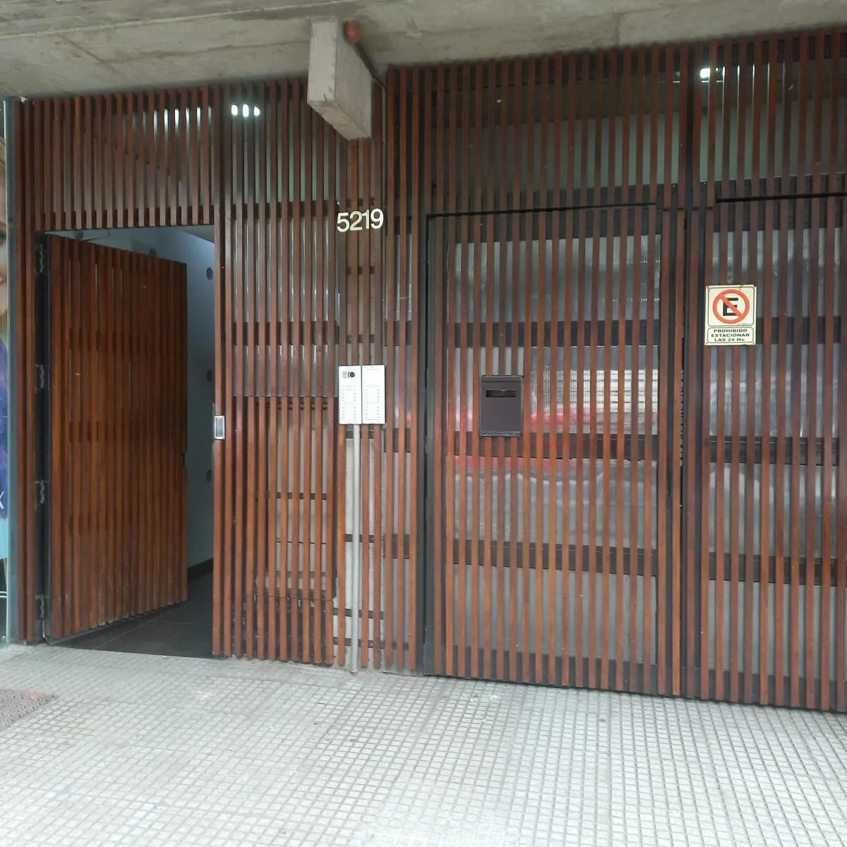 Kitnet mobiliado com varanda e piscina em Palermo