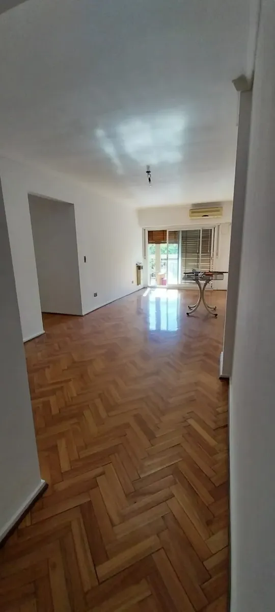 Квартира с 4 комнатами, балконом и парковочным местом в Caballito