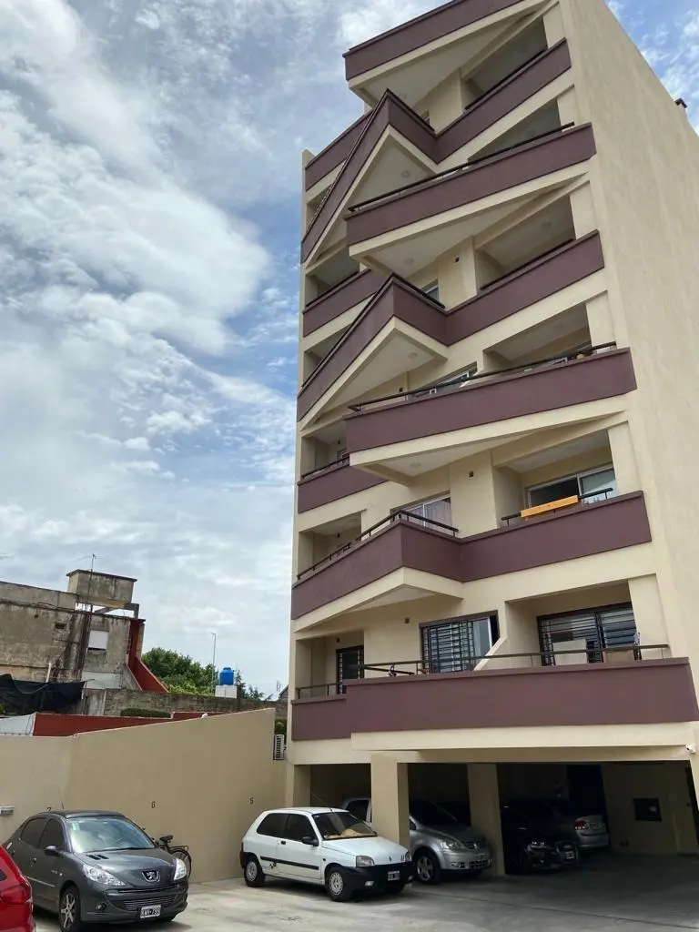 Departamento monoambiente en Tres de Febrero con cochera
