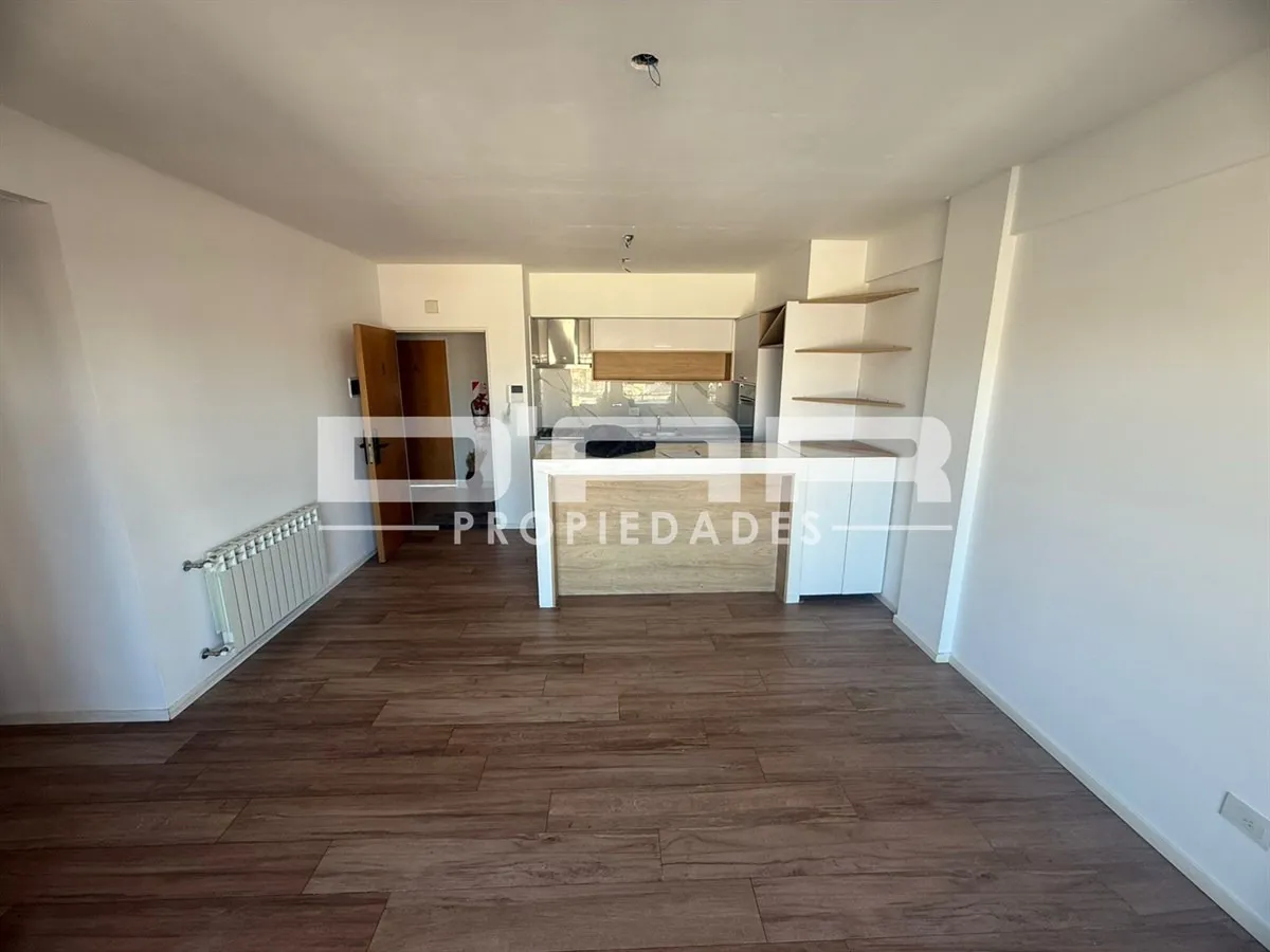 Semipiso de 2 ambientes con terraza propia en Monte Castro
